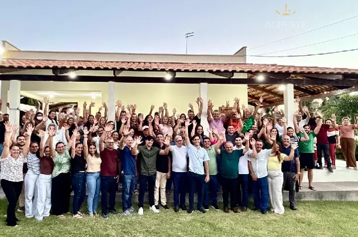 Prefeito, vice-prefeito, ex-prefeito, vereadores e secretários selam apoio a Rafael Motta em Brejinho
