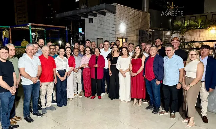 Cadu de Lula recebe cerca de 40 prefeitos em sua casa