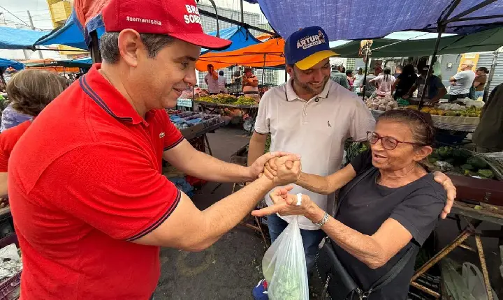 Cadu de Lula recebe carinho do povo seridoense em caminhada na Feira de Caicó