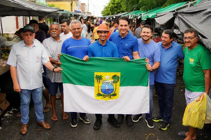 Na feira de Monte Alegre, população vai às ruas receber Allyson Bezerra