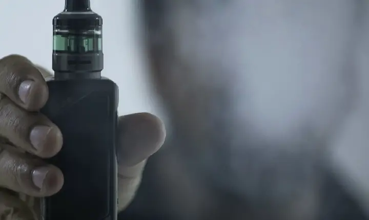 Anvisa e MPF assinam acordo para combater cigarros eletrônicos