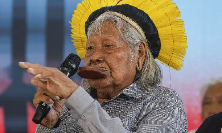 Cacique Raoni volta a ser internado em estado grave no Mato Grosso