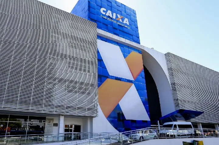 Caixa e BB liberam abono salarial para nascidos em maio e junho