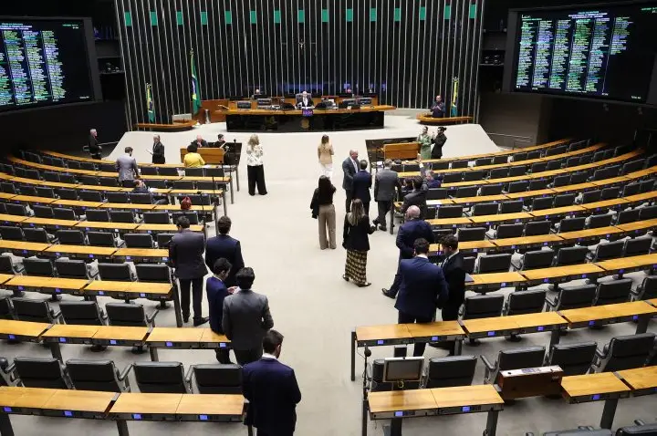 Câmara aprova seis medidas provisórias com créditos extras; textos seguem para o Senado