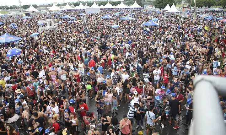 Carnaval requer prevenção de acidentes com rede elétrica, diz Abradee