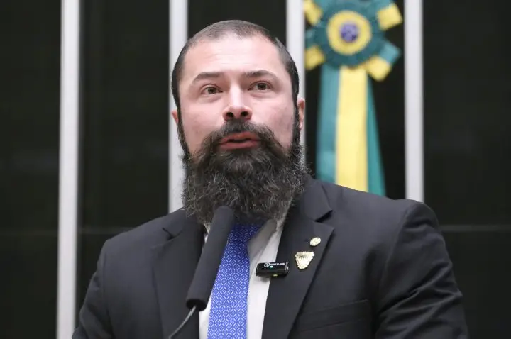 Comissão aprova porte de arma para vigilantes fora do horário de serviço