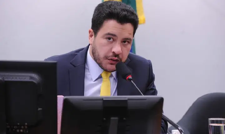 Comissão aprova projeto que amplia mecanismo de ajuste de carbono nas fronteiras