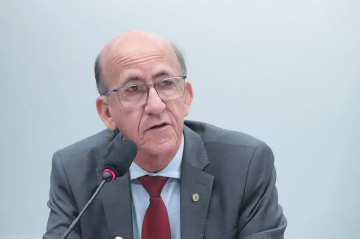 Comissão aprova projeto que exige salas sensoriais em aeroportos para neurodivergentes