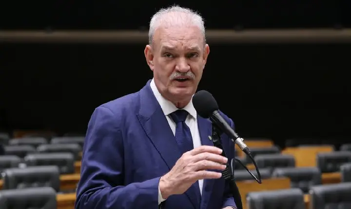 Comissão aprova proposta com novas regras para placas de atendimento prioritário