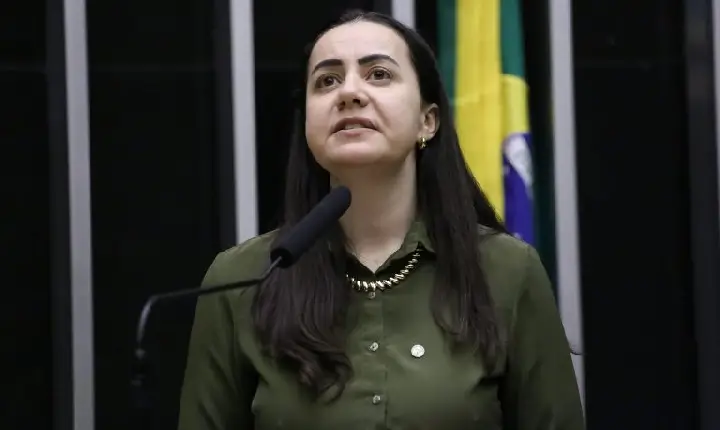 Comissão de Educação aprova proposta que exige noções de Libras de gestores escolares
