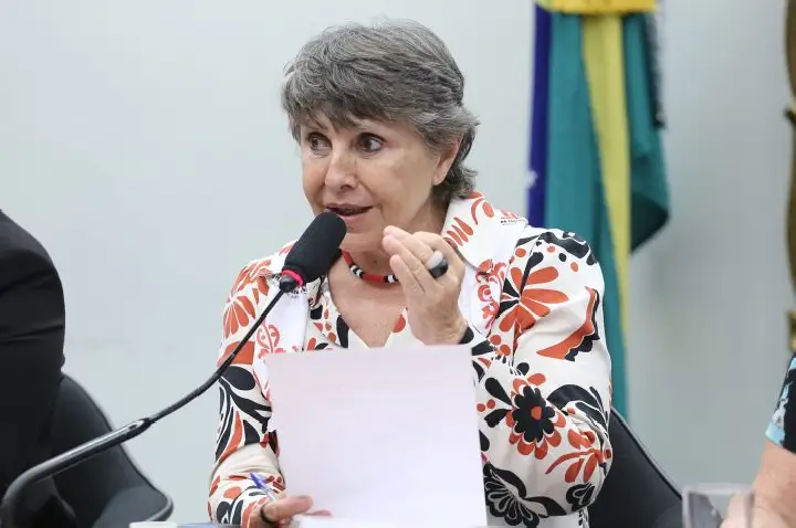 Comissão debate impactos sobre trabalhadores demitidos da Oi e da Serede