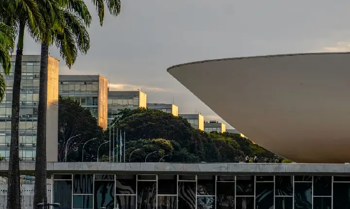 Congresso se aproxima do recesso sem votar PEC 6x1 e PL da Misoginia