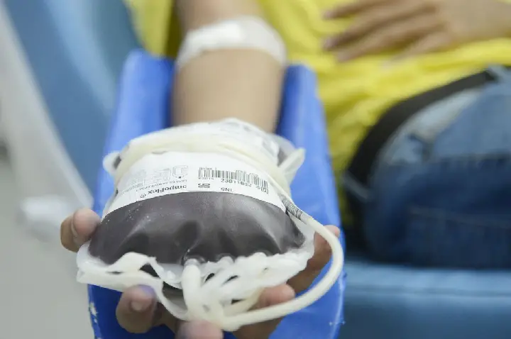 Doação de sangue: espera para quem fez tatuagem e piercing será menor