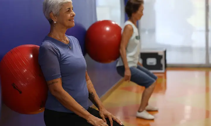Execícios físicos contribuem para envelhecimento saudável 