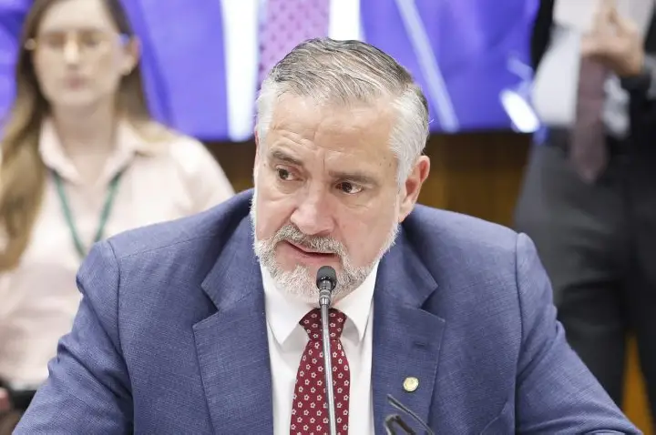 Governo retira pedido de urgência para projeto sobre redução da escala de trabalho