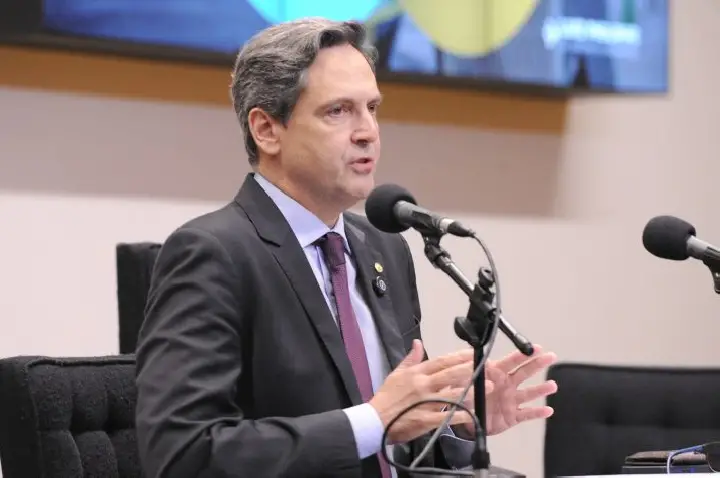 Projeto cria regras para fiscalizar pessoas expostas politicamente