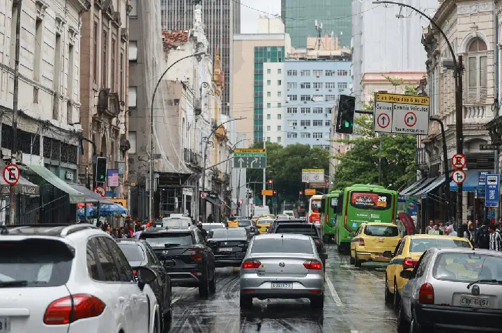Rio: maioria dos carros roubados está em áreas controladas pelo crime