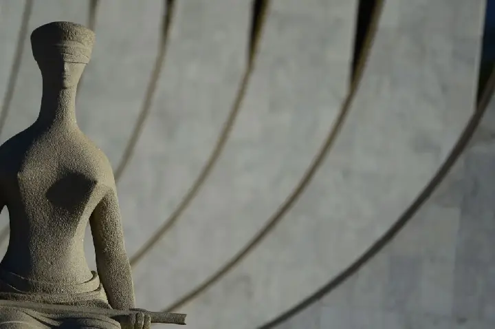 STF decide limitar pagamento de penduricalhos no Judiciário e MP 