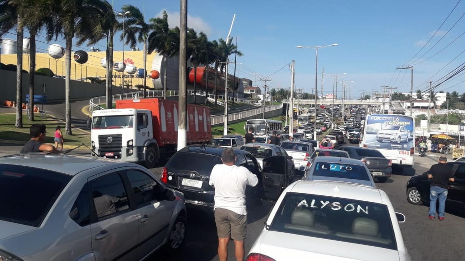 Motoristas de aplicativo protestam após assassinato de colega de trabalho em Natal