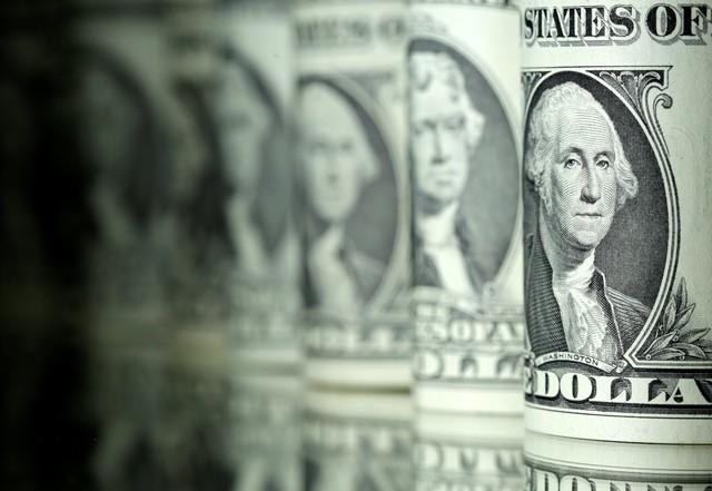 Dólar sobe e vai a R$ 3,93 na reabertura dos mercados