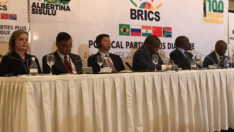 Nos Brics, Gleisi desconstrói etapas do golpe e convoca para Lula Livre