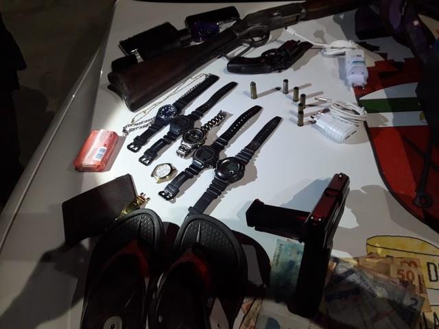 Três suspeitos de assalto a granja morrem em confronto com a PM na Grande Natal; armas são apreendidas