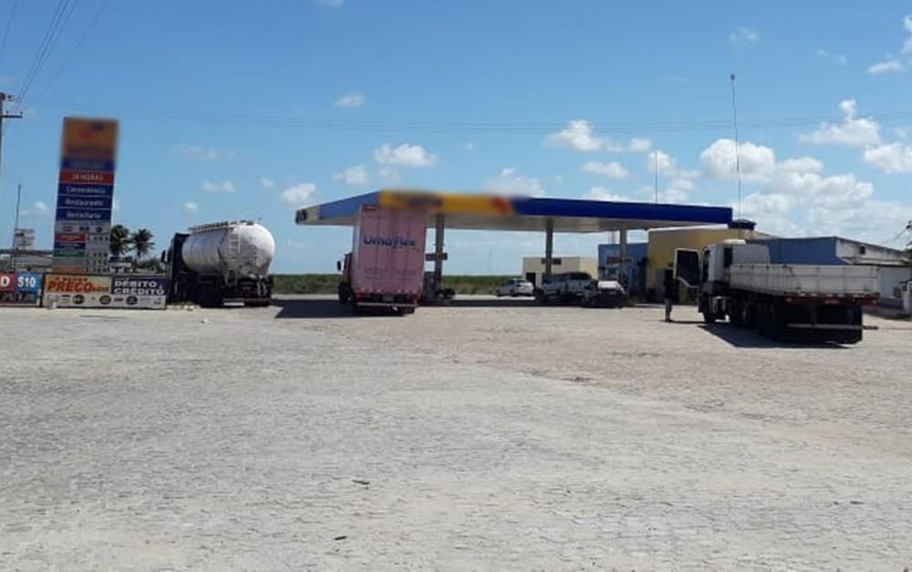 Caminhoneiro é morto a tiros durante assalto a posto de combustíveis em Canguaretama, RN
