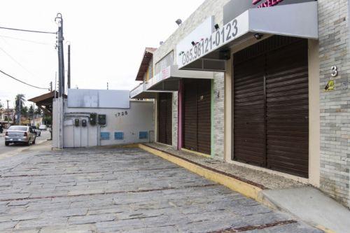 Comércio fecha mais cedo em alguns bairros no 6º dia de ataques