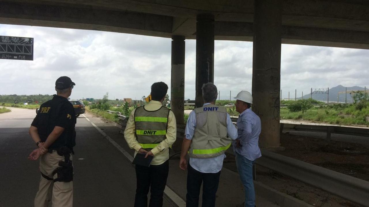 Engenheiros do DNIT avaliam se viaduto em Caucaia corre risco de desabar após ataque