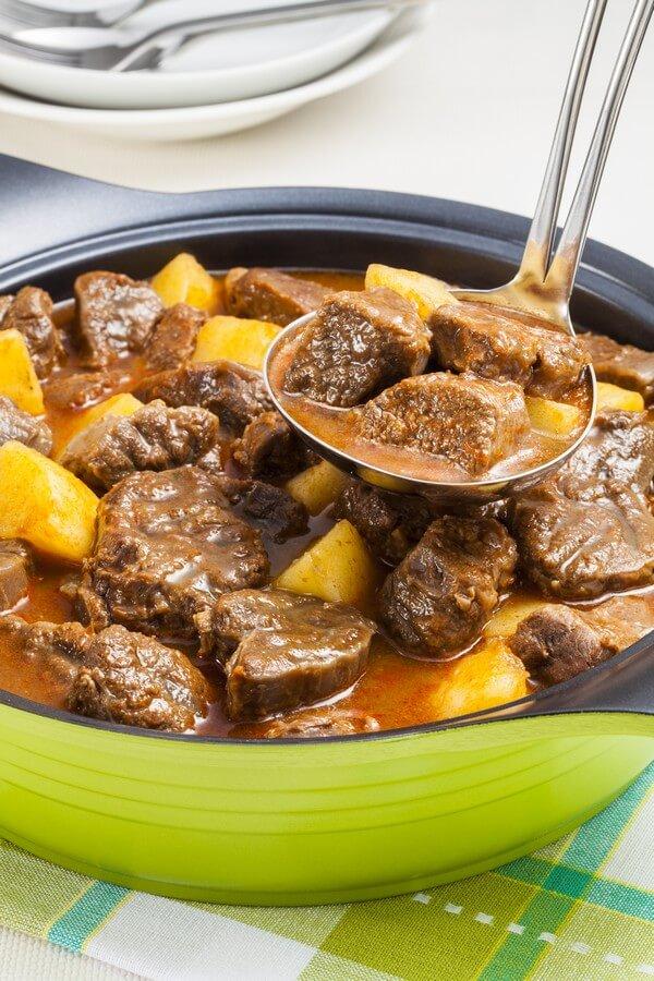 Ensopado de músculo com batatas