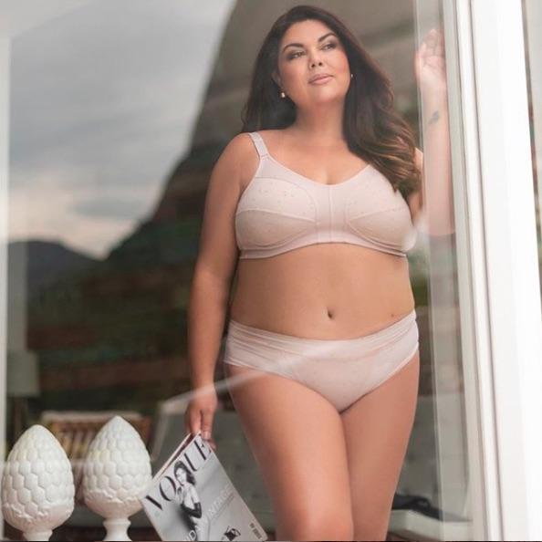 Fabiana Karla posa de lingerie e Gretchen comenta: 