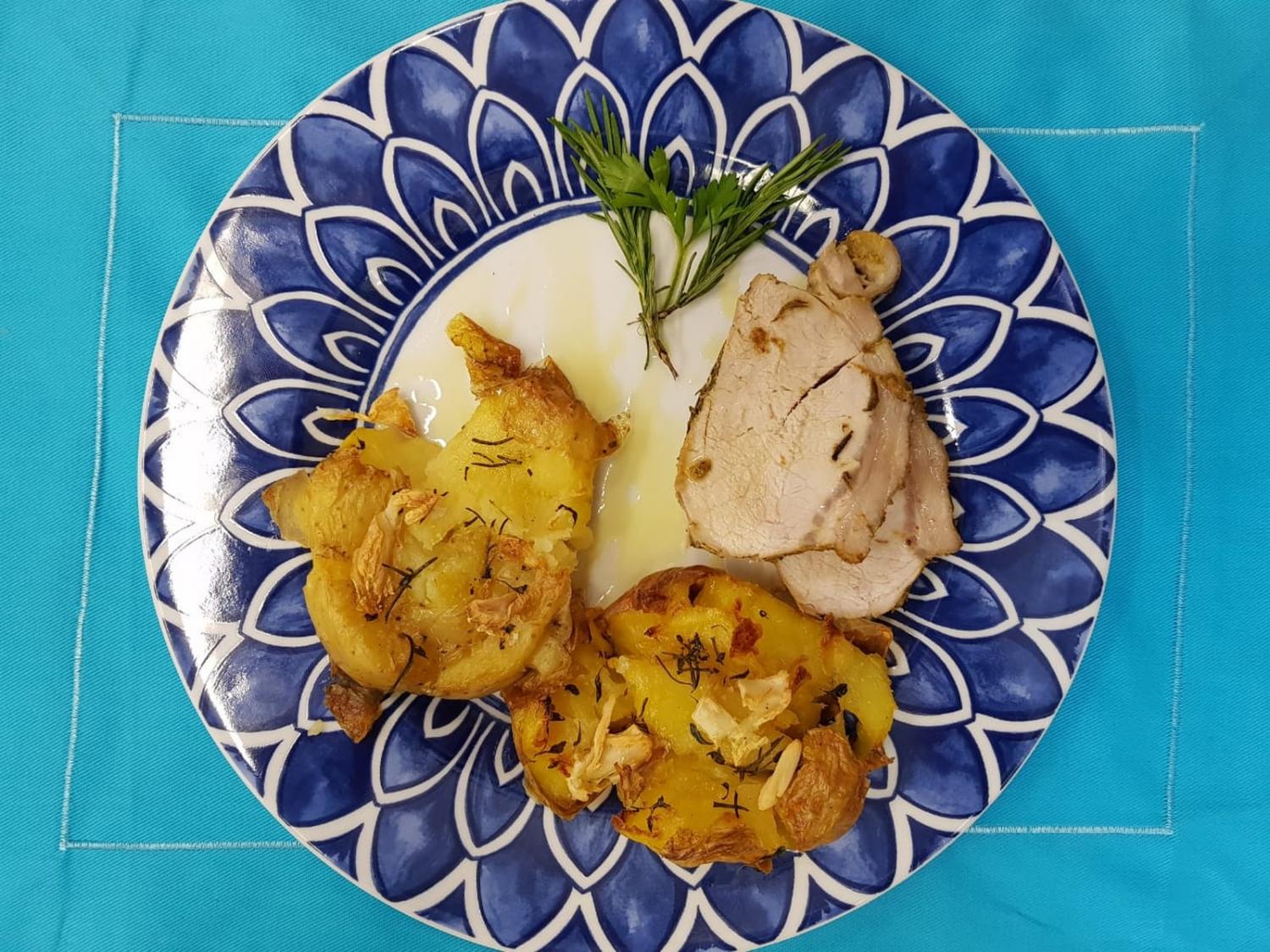 Lombo com Batatas ao Murro e Molho Chimichurri