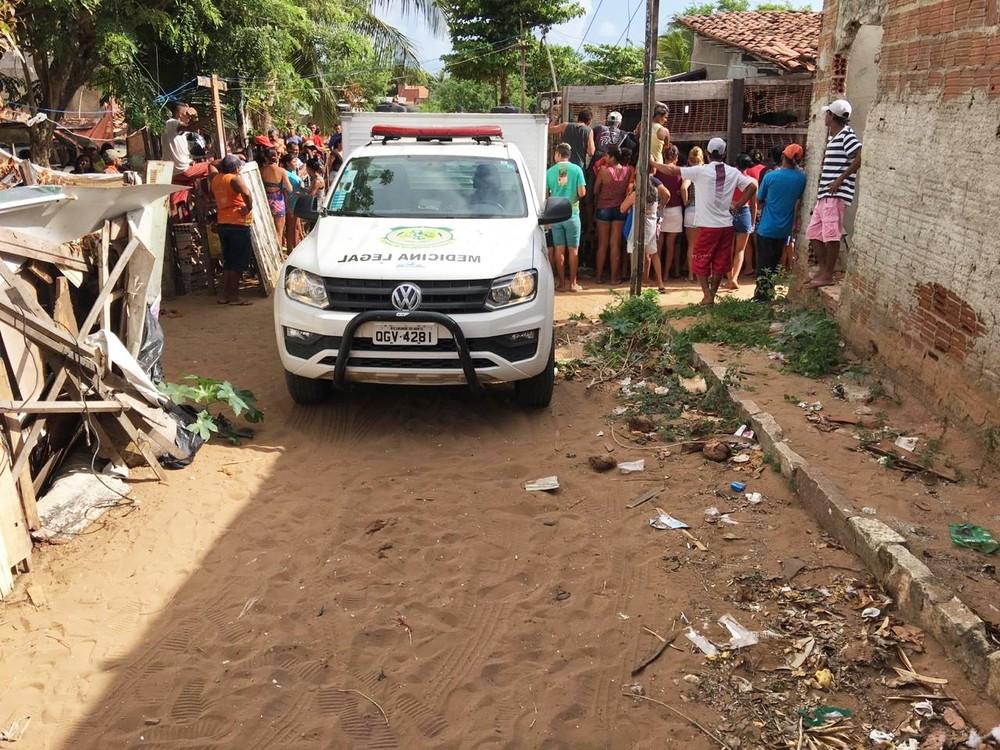 Mãe e dois filhos são assassinados com tiros de espingarda na Zona Oeste de Natal