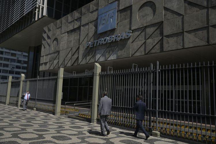 Petrobras admite vazamento de óleo na Bacia de Campos, no Rio de Janeiro