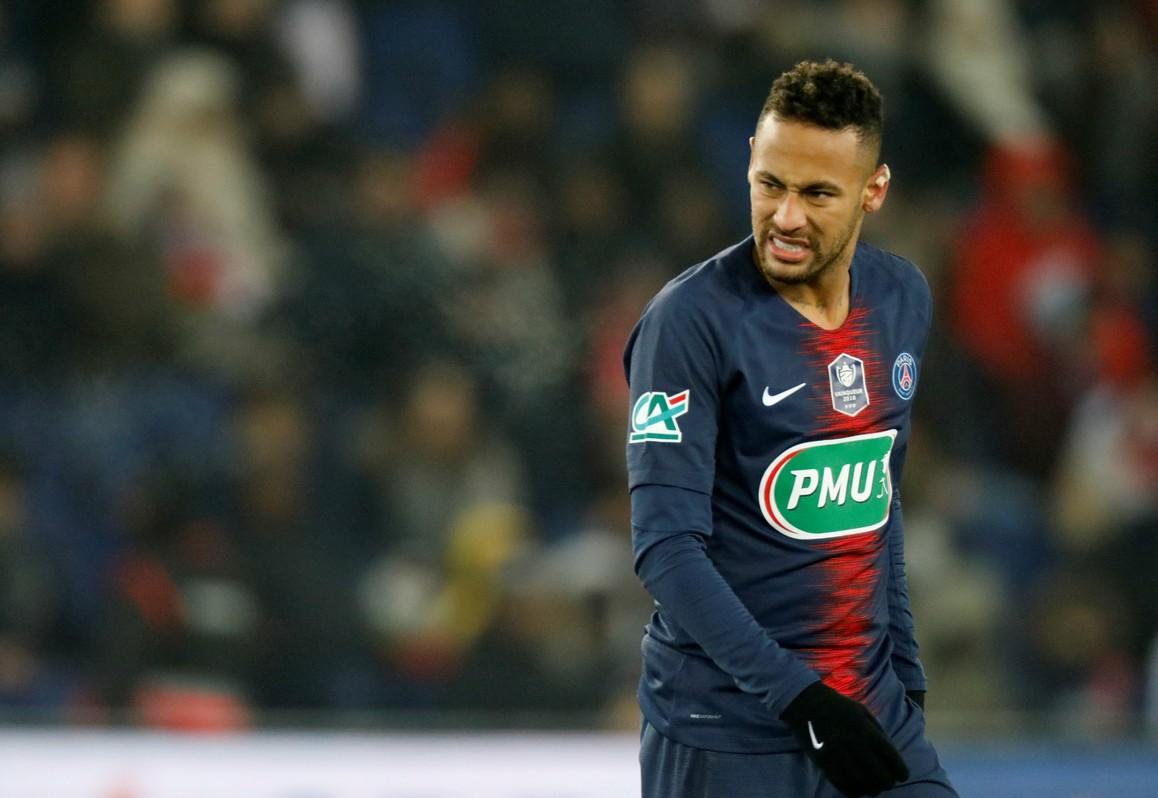 PSG diz que Neymar fará tratamento conservador e prevê volta aos campos em 10 semanas