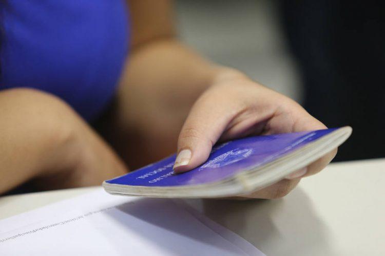 Seguro-desemprego tem fôlego curto e inicia queda no padrão de vida