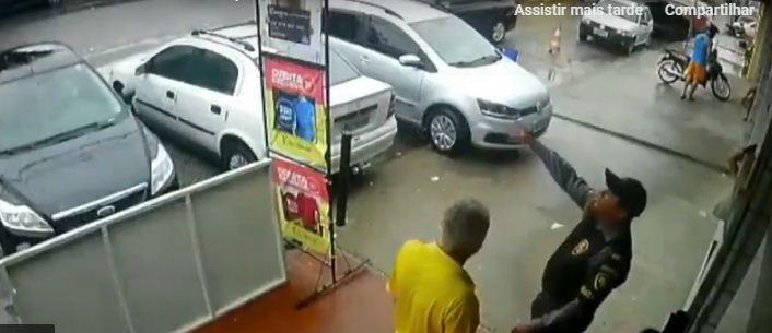 Câmeras registram assassinato de flanelinha no bairro Santos Reis