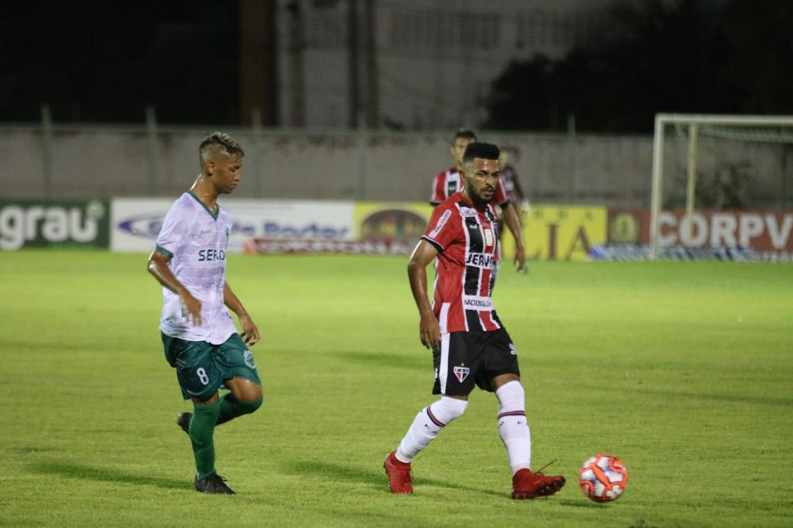 Em noite apagada, Ferroviário perde para o Floresta pelo Campeonato Cearense