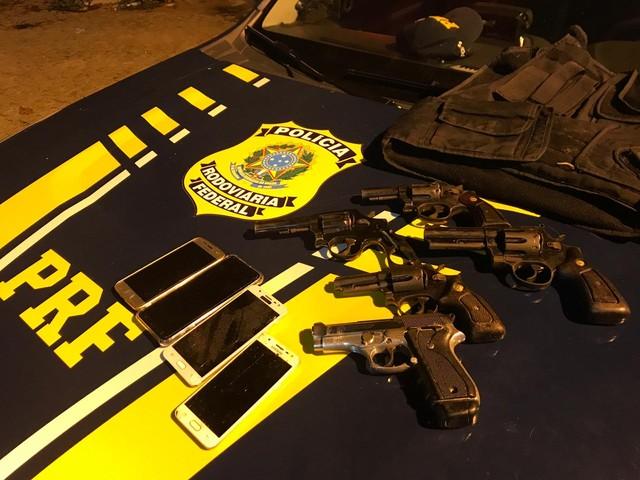 PRF prende quatro homens com carro roubado e armas na Grande Natal