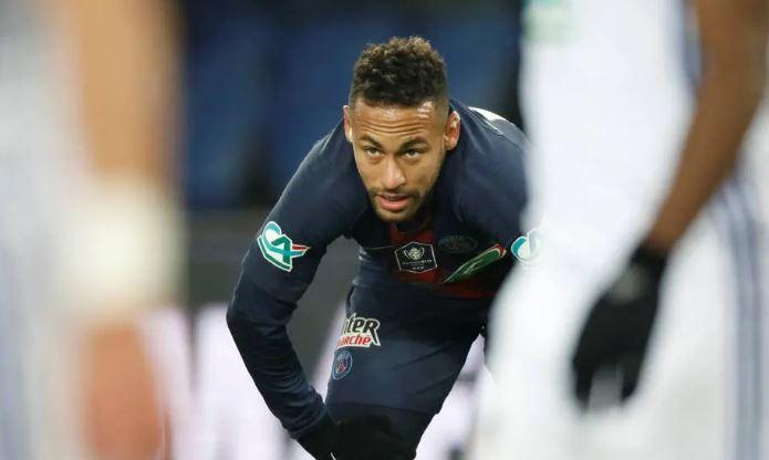 Após tratamento no Catar, Neymar mostra evolução e retorna para Paris