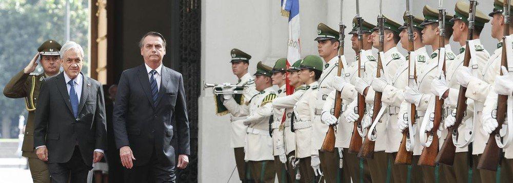 BOLSONARO COMETE GAFE NO CHILE, ONDE AGRADECE AO 'POVO VENEZUELANO'