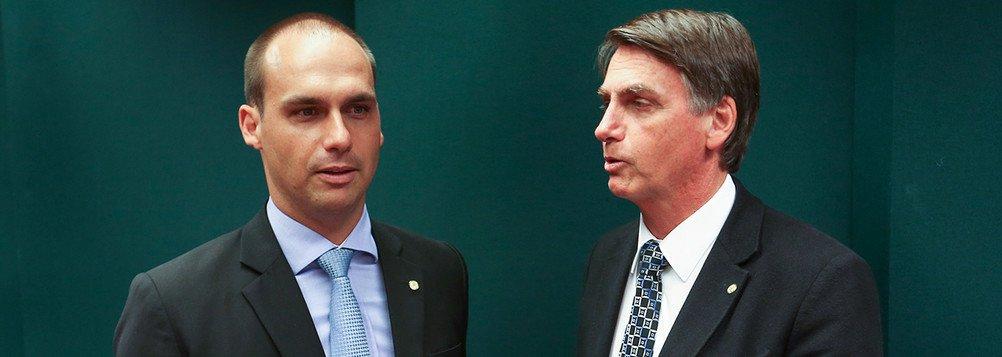 BOLSONARO DIVULGA VÍDEO EM QUE FILHO CRITICA O STF