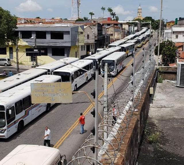 Contra reforma da previdência, rodoviários param ônibus em Natal