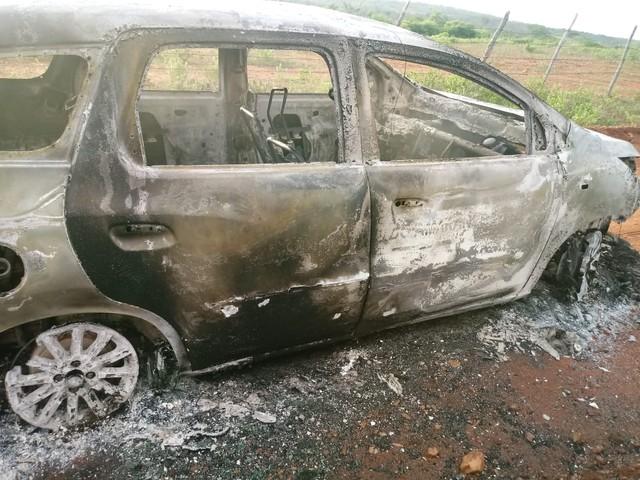Corpo é encontrado na mala de táxi carbonizado no interior do RN