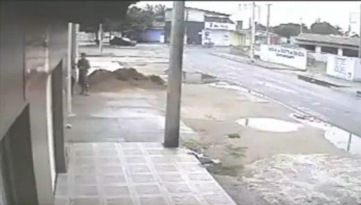 Criminosos assaltam pastor, pedem oração e devolvem objetos do roubo