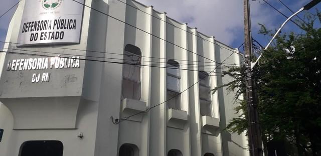 Incêndio destrói corredor e materiais de expediente em prédio da Defensoria Pública do RN
