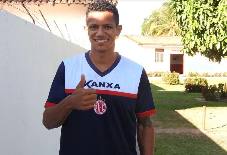 Treinador Moacir Júnior ainda não definiu time do América que enfrenta o Palmeira