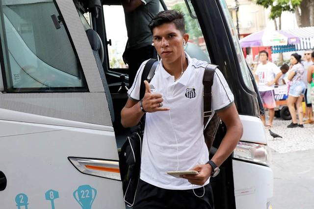 Zagueiro da base se aproxima da Roma e deve deixar o Santos de graça