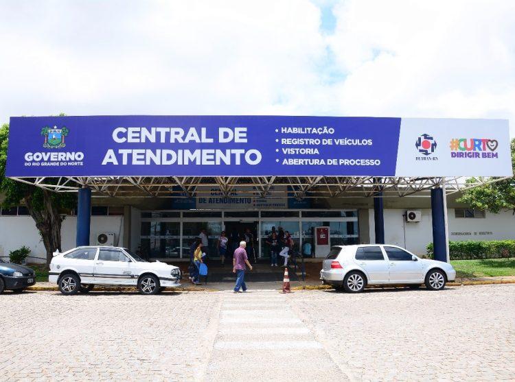 Após notificação da Justiça, Detran suspende taxa do Corpo de Bombeiros