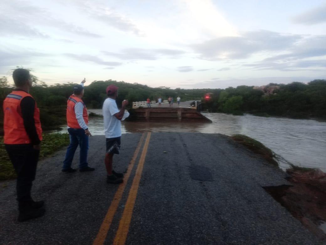 Governo do RN acompanha de perto desmoronamento da cabeceira da ponte em Santa do Matos e faz alerta